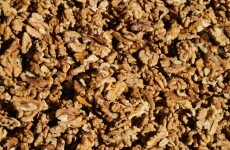 Looking for a perfect sub-200 calorie snack? Nuts are the answer