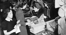 These vintage pics of Christmas shopping crowds will make you glad it's all over