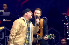Garth Brooks sang Friends In Low Places with Justin Timberlake, and it was great