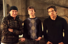 Watch the late Robin Williams help his young co-star ask a girl out on a date