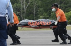 Seven AirAsia bodies recovered - but the weather's still hampering recovery