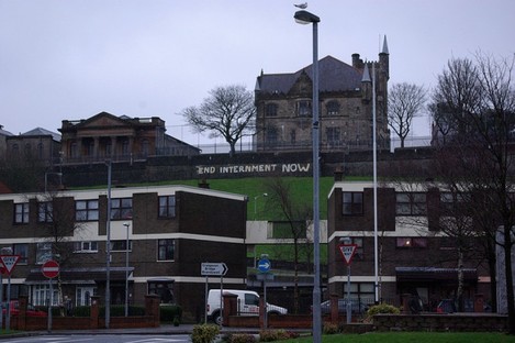 Anti-internment slogan on Derry's city walls. (File photo)