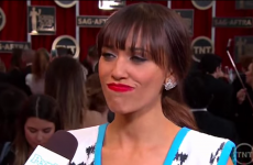 NOOOOOO: Watch Rashida Jones tactfully correcting a reporter who compliments her 'tan'