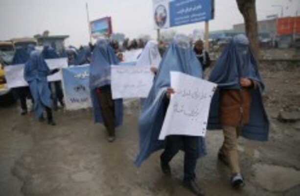 photos-men-in-burqas-say-don-t-tell-women-what-to-wear-keep-your-eyes-away