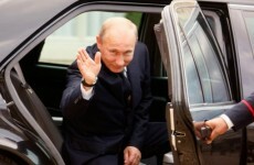 Video: Vladimir Putin uncovers 6th-century artefacts during scuba dive