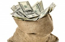 Man finds 75lb bag of cash on the road, returns it