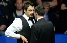Controversial hand gesture overshadows O'Sullivan's march to the quarter-finals