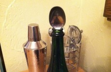 Does putting a spoon in a bottle of Prosecco actually keep it fizzy overnight?