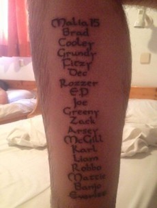 This complete bantersaurus got 17 of his mates' names tattooed on his leg