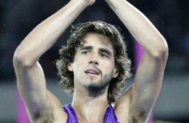 This Italian athlete's half-beard is extremely puzzling ...