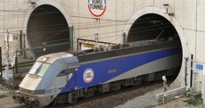 One dead as 1,500 migrants try to storm Eurotunnel