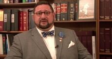 New York lawyer being sued formally demands Trial by Combat
