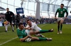 How many calories does Robbie Henshaw need to consume when in training?