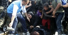 Photos: Hundreds of refugees storm Macedonian border as police hurl stun grenades