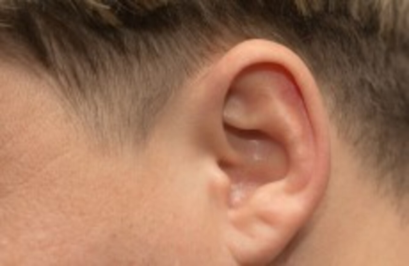 Горит левое ухо. Горит левое ухо. Горячо в ушах. Горячо в ушах. Ухо слух.