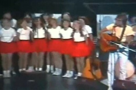 Billie Barry kids and the Dublin City Ramblers in the 1980s. Class.