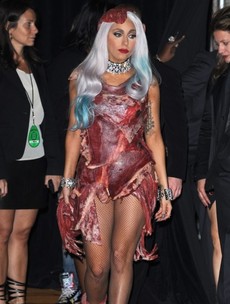 'Meat couture' Gaga claims eight at 2010 VMAs