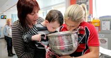 In pictures: Cork’s All-Ireland-winning ladies visit Temple Street