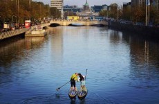 Here's the story behind this gorgeous photo of a couple kissing in the Liffey