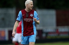 A former Premier League player is staying with Drogheda in Division One next season