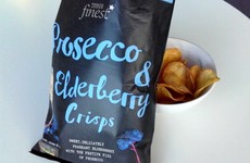 We tried the new Prosecco-flavoured crisps