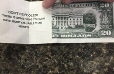 A waiter received a hilariously mean tip from a customer, and it's outraged the internet