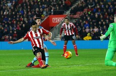 Yoshida maintains 10-man Southampton's surge