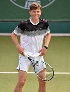 A year after abandoning school to chase his dream, teenager Simon Carr is on the road to stardom