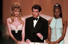 41 glorious Oscars red carpet photos from the 1990s
