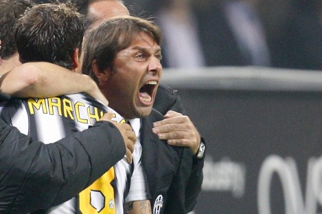 Juventus coach Antonio Conte (right) and midfielder Claudio Marchisio (back pictured) celebrate the winning goal against Inter Milan on Sunday.