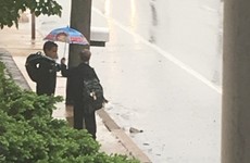 This kid's act of kindness to a little boy getting soaked by rain was just lovely