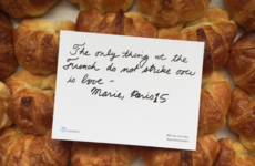 French people handed out love letters in London to persuade Britain to stay in the EU