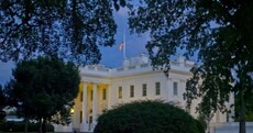FactCheck: No, "Irish slaves" did NOT build the White House