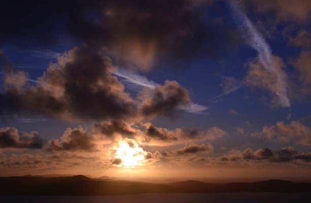 15 photos of the spectacular sunset around Ireland last night