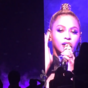 Beyoncé's earring got ripped out at her gig and she just kept on singing