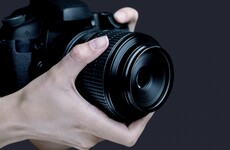 Man posed for photos while tourists had belongings stolen by accomplices
