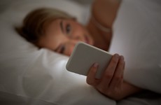 Using your smartphone at night could make you temporarily blind