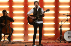 7 little moments you missed from last night's AMAs