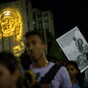Crowds chant 'I am Fidel' as leader's ashes reunited with Che Guevara