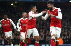 Last-gasp Giroud helps keep Arsenal's title bid alive