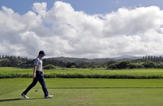 Walker leads by two after opening round in Hawaii