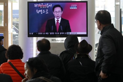 South Korean president Lee Myung-bak gives a televised New Year's address.