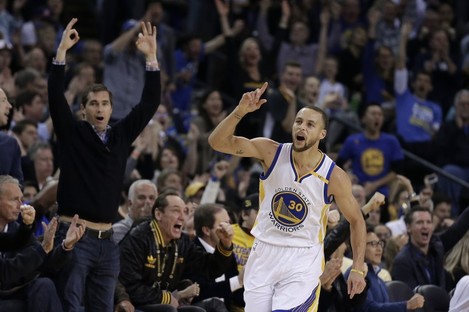 Steph Curry celebrates scoring during the first half. 