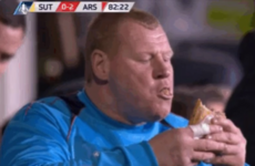 Sutton keeper Wayne Shaw resigns from club over gambling investigation