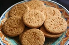 School cook warned about 'grooming' after giving child a biscuit