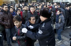 Beijing Apple store egged over iPhone delay
