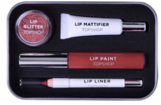 Topshop is giving Kylie Jenner a run for her money with this €25 glitter lip kit