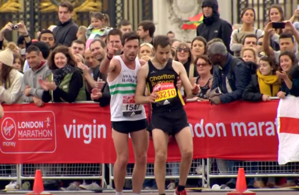 London Marathon runner stops to help exhausted fellow athlete make it ...