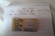 An Irish kid tried to bribe his parents to let him stay home from school with €5 and a hilarious note