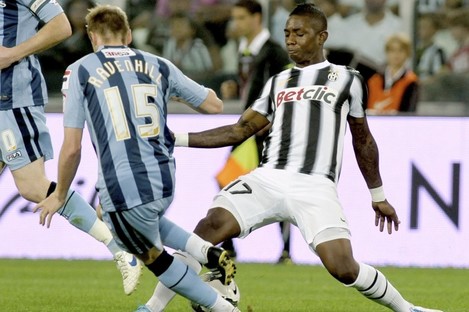 Elia in action for Juventus against Notts County. 